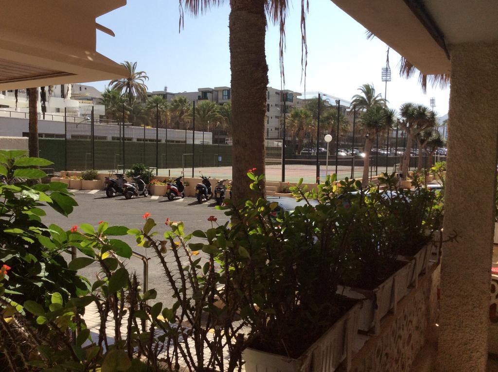 Apartment With Terrace In Playa De Las Americas Bagian luar foto